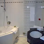 Alexander Hotel