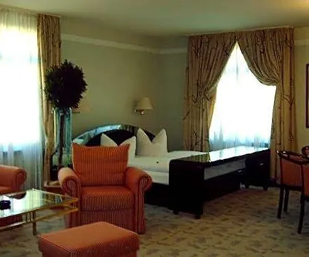 Alexander Hotel